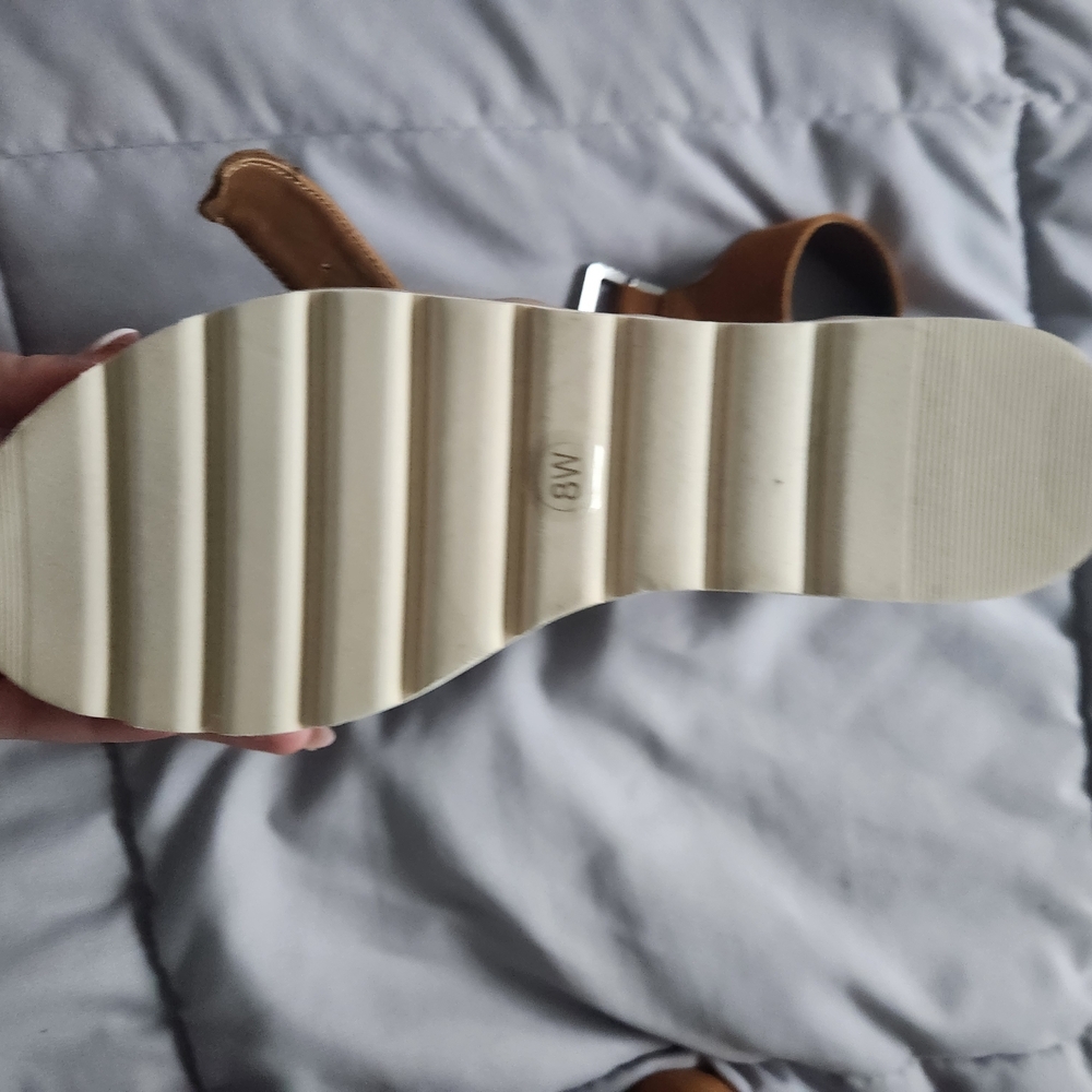 Universal Thread Tan Sandals with Buckle Straps - Picture 4 of 4